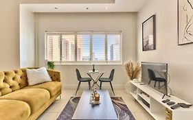 Urban Oasis Suite- Modern Comfort Meets Hotel Lux